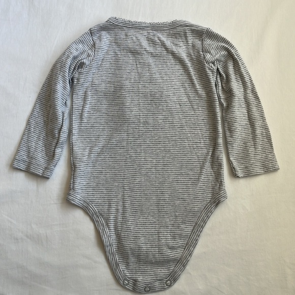 Long Sleeve Carter’s Baby Penguin Onesie Size 18 Months - Picture 5 of 5